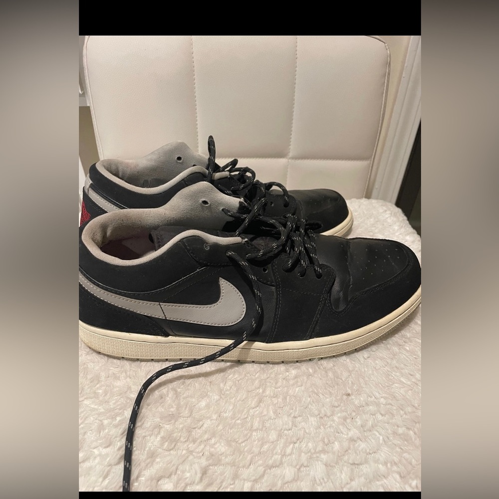 Air jordan 1 retro low black toe bread.Authentic one